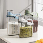 ⁦منظم بقوليات اكليريك 1800 ملي لحفظ الارز والمكرونة والكورن فليكس بغطاء يستخدم كمعيار ويد لسهولة الاستخدام⁩ - الصورة ⁦5⁩