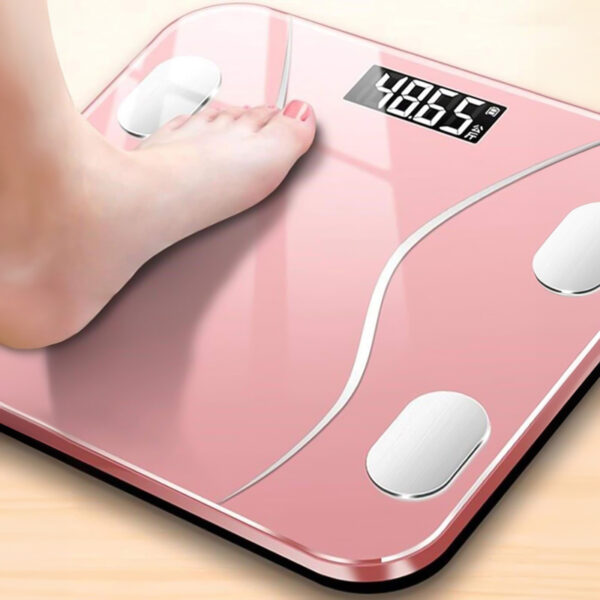 ميزان ديجيتال منزلي لقياس الوزن ونسبة العضلات والعظام والدهون والمياه بشاشة ليد رقمية سهلة القراءة