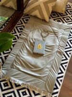 هدية رمضان 3 قطع سجادة صلاة قطيفة مبطنة بالإسفنج مع مصحف وسبحة كريستال باللون الرمادي