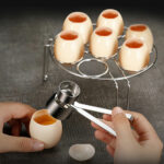 ⁦اداة تكسير وإزالة قشر البيض استانليس ستيل عملية وسهلة الأستخدام⁩ - الصورة ⁦9⁩