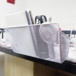 ⁦باسكت معدن منظم وحامل لأدوات المطبخ والحمام وادوات العناية بالشعر والبشرة سهل التعليق علي الارفف بدون ادوات⁩ - الصورة ⁦3⁩