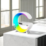 ⁦جهاز  5 في 1 شاحن لاسلكي وساعة رقمية ومنبة ومكبر صوت واباجورة بألوان متعددة لغرف النوم والدريسنج والمكتب⁩ - الصورة ⁦2⁩