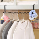 ⁦رف لتعليق شماعات الملابس والشنط داخل الدواليب يثبت علي الارفف من المعدن⁩ - الصورة ⁦3⁩