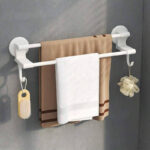 ⁦رف مزدوج حامل ومنظم للفوط ب 2 هوك لتعليق الملابس بلزق دبل فيس قوي للتعليق بدون حفر وتخريم⁩ - الصورة ⁦4⁩