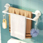 ⁦رف مزدوج حامل ومنظم للفوط ب 2 هوك لتعليق الملابس بلزق دبل فيس قوي للتعليق بدون حفر وتخريم⁩ - الصورة ⁦6⁩