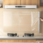 ⁦رول استيكر شفاف لاصق 2 متر وتربروف لحوائط المطبخ لمنع تكون الدهون قابل للقص⁩ - الصورة ⁦7⁩