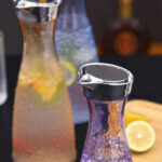 ⁦زجاجة من الاكليريك ضد الكسر لتقديم المياه والعصائر والمشروبات الرمضانية 1600 ملي من الاكليريك بألوان مختلفة مبهجة⁩ - الصورة ⁦6⁩