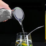 ⁦زجاجة من الاكليريك ضد الكسر لتقديم المياه والعصائر والمشروبات الرمضانية 1600 ملي من الاكليريك بألوان مختلفة مبهجة⁩ - الصورة ⁦7⁩