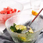 ⁦طقم اطباق اكليريك 3 شفاف قطع بمقاسات مختلفة بحواف جولد لحمل وتقديم السلطات والفواكه بشكل شيك⁩ - الصورة ⁦3⁩