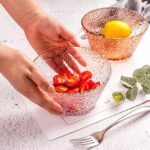 ⁦طقم اطباق اكليريك 3 شفاف قطع بمقاسات مختلفة بحواف جولد لحمل وتقديم السلطات والفواكه بشكل شيك⁩ - الصورة ⁦7⁩