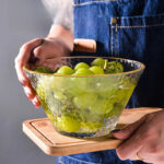 ⁦طقم اطباق اكليريك 3 شفاف قطع بمقاسات مختلفة بحواف جولد لحمل وتقديم السلطات والفواكه بشكل شيك⁩ - الصورة ⁦9⁩