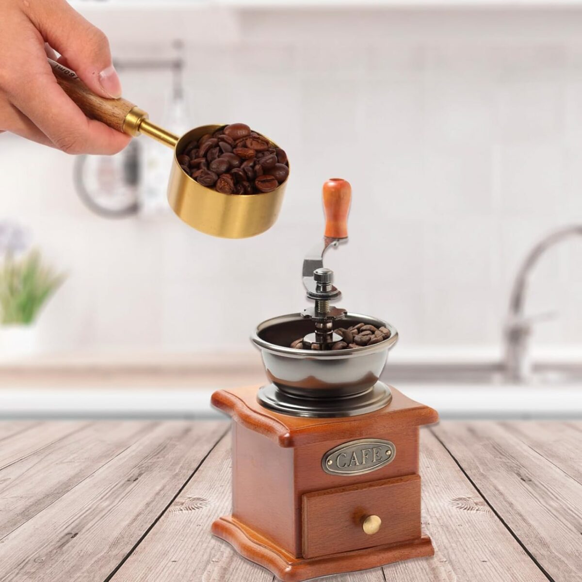 ⁦طقم اكواب معيارية 5 قطع بمقاسات مختلفة استانليس ستيل مطلي باللون الذهبي بيد خشب⁩ - الصورة ⁦6⁩