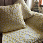 ⁦طقم رمضاني 3 قطع رانر مع 2 كوشن بتصميم إسلامي مميز لتجديد الديكور وإضفاء أجواء رمضانية مبهجة⁩ - الصورة ⁦4⁩