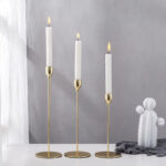 ⁦طقم شمعدان معدن 3 قطع بمقاسات مختلفة لتجديد الديكور⁩ - الصورة ⁦4⁩