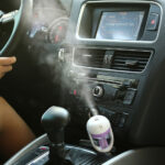 ⁦فواحة سيارة تدور 180 درجة بخزان 50 ملي  قابل لإعادة الملئ تعمل علي الولاعة⁩ - الصورة ⁦2⁩