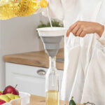 قمع للزيوت والسوائل سيليكون قابل للطي بيد