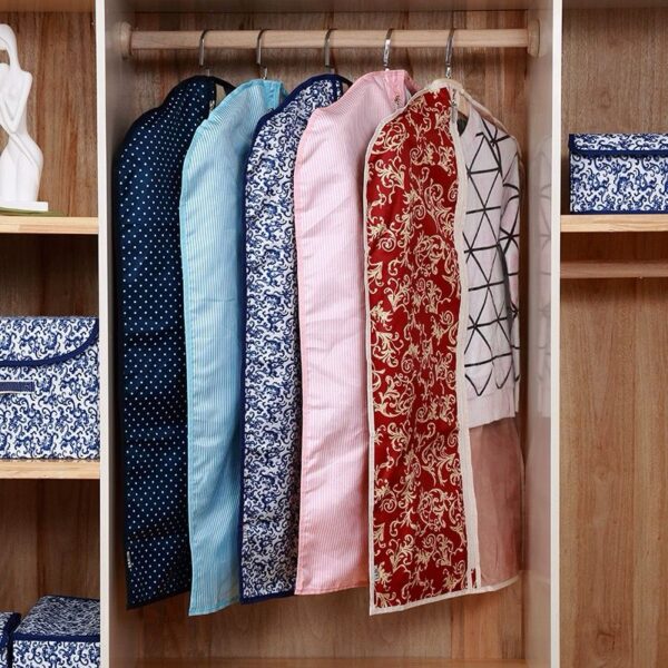 كفر ملابس لحماية البدل والفساتين من الأتربة داخل الدولاب بجزء شفاف لسهولة الأختيار وسوسته سهلة الفتح والغلق