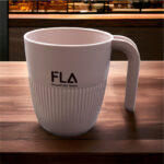 ⁦كوب حامل لفرش ومعجون الأسنان وأدوات الحلاقة وفرش الميكب وأقلام الروج والماسكرا بيد⁩ - الصورة ⁦2⁩