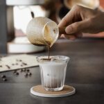 ⁦كوب شوت اسبريسو 150 ملي من الزجاج بيد خشب⁩ - الصورة ⁦2⁩