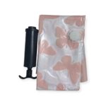 ⁦كيس فاكيوم لتخزين الملابس والبطاطين يوفر مساحات الدواليب والشنط  مع أداة يدوية لشفط الهواء⁩ - الصورة ⁦4⁩