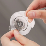 ⁦مقبض رافع لمقعد التواليت شكل وردة بدون لمس لتجنب لمس البكتريا والجراثيم سهل التركيب⁩ - الصورة ⁦6⁩