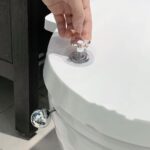 ⁦مقبض رافع لمقعد التواليت شكل وردة بدون لمس لتجنب لمس البكتريا والجراثيم سهل التركيب⁩ - الصورة ⁦9⁩