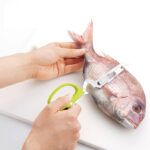 ⁦مقص وقشارة وكسارة بندق وفاتح للزجاجات والعلب ومفك استانليس ستيل غير قابل للصدأ⁩ - الصورة ⁦9⁩