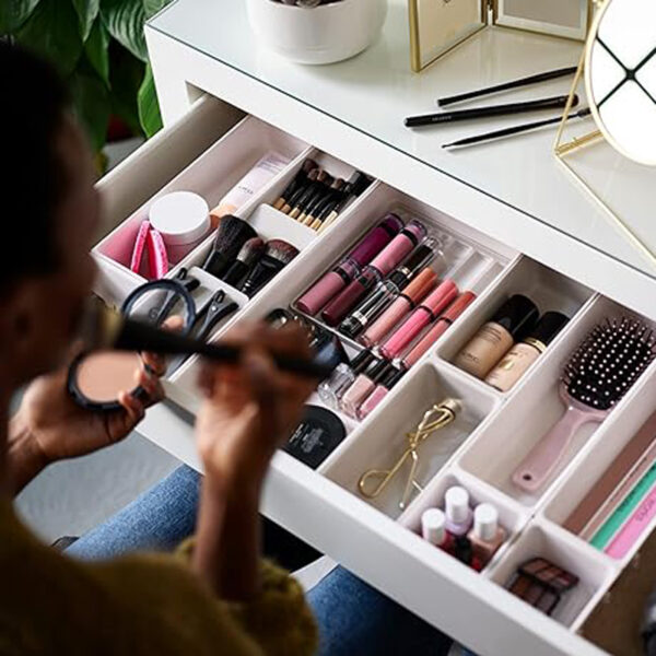 منظم ادراج مقسم 12 خانة لتنظيم الميكب والكريمات والاكسسورات سهل التركيب من البلاستيك