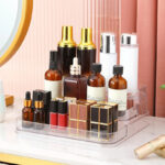 ⁦منظم اكليريك متدرج 3 دور لحمل وتنظيم زجاجات الزيت وبرطمانات التوابل وادوات الميكب والعناية بالشعر والبشرة⁩ - الصورة ⁦2⁩