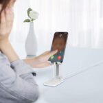 حامل موبايل مكتبي بزاوية وارتفاع قابلين للتعديل وقابل للطي مناسب لجميع انواع الهواتف