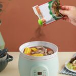 ⁦حامل ومنظم اكياس توابل مقسم 10 خانات مع اغطية بفتحات مختلفة لسهولة الاستخدام سهل التركيب والتنظيف⁩ - الصورة ⁦10⁩