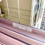 ⁦طقم معالج انقطاع سلك الشبابيك 25 قطعة بلزق دبل فيس قوي لسهولة التركيب⁩ - الصورة ⁦7⁩