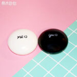 ⁦علبة عدسات لاصقة محكمه الغلق مع مرايا وادوات لألتقاط وتثبيت العدسة⁩ - الصورة ⁦2⁩