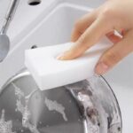 ⁦اسفنجة التنظيف السحرية لإزالة البقع الصعبة بالماء بدون منظفات ومواد كميائية⁩ - الصورة ⁦4⁩