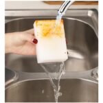 ⁦اسفنجة التنظيف السحرية لإزالة البقع الصعبة بالماء بدون منظفات ومواد كميائية⁩ - الصورة ⁦5⁩