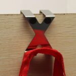 ⁦شماعة هوك معدن مزدوجة  لتعليق الملابس تثبت علي الأبواب والأدراج⁩ - الصورة ⁦5⁩