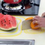 ⁦طقم لوح تقطيع 4 قطع بألوان مختلفة مانع للانزلاق⁩ - الصورة ⁦6⁩