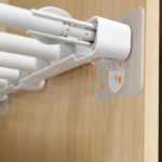 ⁦طقم هوك شفاف 4 قطع  ذاتي اللصق بديل للمسامير لتعليق الأرفف والألواح بدون حفر وتخريم⁩ - الصورة ⁦10⁩