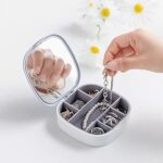 ⁦علبة تنظيم الخواتم و الاكسسوارات مقسمه 7 خانات⁩ - الصورة ⁦8⁩