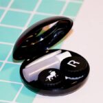 ⁦علبة عدسات لاصقة محكمه الغلق مع مرايا وادوات لألتقاط وتثبيت العدسة⁩ - الصورة ⁦5⁩