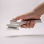 ⁦فرشة تسريح و تنظيف و فك تشابك شعر القطط و الكلاب ذاتية التنظيف⁩ - الصورة ⁦3⁩