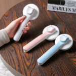 ⁦فرشة تسريح و تنظيف و فك تشابك شعر القطط و الكلاب ذاتية التنظيف⁩ - الصورة ⁦5⁩