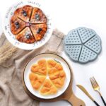 ⁦قالب سيليكون مقسم الي 5 اجزاء لعمل الوافل والبسكويت والبان كيك قابل للدخول في المايكرويف والفرن⁩ - الصورة ⁦2⁩