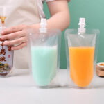 ⁦كيس محمول 100 ملي لتنظيم الشامبو والشاور جل والكريمات للسفر والرحلات قابل لإعادة الملئ⁩ - الصورة ⁦2⁩