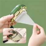 ⁦لمامة وبر ميني 2 في 1 لإزالة الوبر والشعر بسهولة من الملابس والمفروشات مع ميدالية للتعليق⁩ - الصورة ⁦4⁩