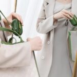 ⁦لمامة وبر ميني 2 في 1 لإزالة الوبر والشعر بسهولة من الملابس والمفروشات مع ميدالية للتعليق⁩ - الصورة ⁦6⁩