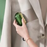 ⁦لمامة وبر ميني 2 في 1 لإزالة الوبر والشعر بسهولة من الملابس والمفروشات مع ميدالية للتعليق⁩ - الصورة ⁦9⁩