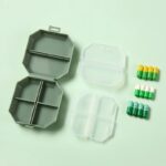 ⁦منظم يومي محمول لحبوب الدواء و الفيتامينات 6 خانات مناسب للخروج و السفر⁩ - الصورة ⁦8⁩