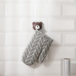 ⁦هوك شماعة شكل دبدوب بلصق دبل فيس قوي لتعليق الملابس والمفاتيح والكابات⁩ - الصورة ⁦4⁩