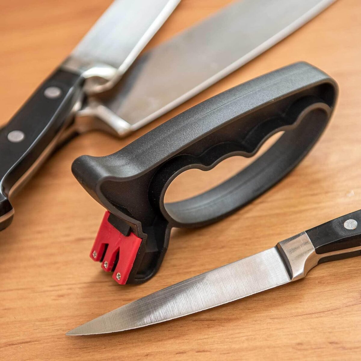 ⁦مسن سكاكين ومقصات يدوي بمقبض لسهولة الاستخدام⁩ - الصورة ⁦2⁩